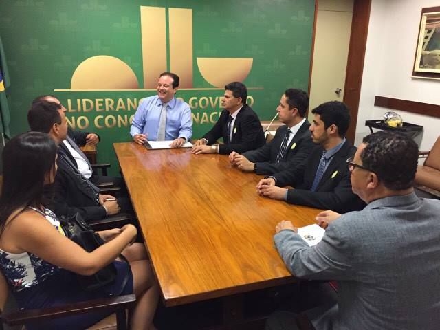 PREFEITO VALMIR DE FRANCISQUINHO É RECEBIDO NO GABINETE DO DEPUTADO FEDERAL E LÍDER DO GOVERNO NO CONGRESSO NACIONAL, ANDRÉ MOURA (PSC).