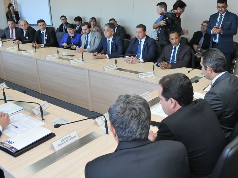 PREFEITO VALMIR PARTICIPA DE AUDIÊNCIA COM O MINISTRO DOS TRASPORTES EM BRASILIA JUNTAMENTE O SENADOR EDUARDO AMORIM E TODA A BANCADA SERGIPANA