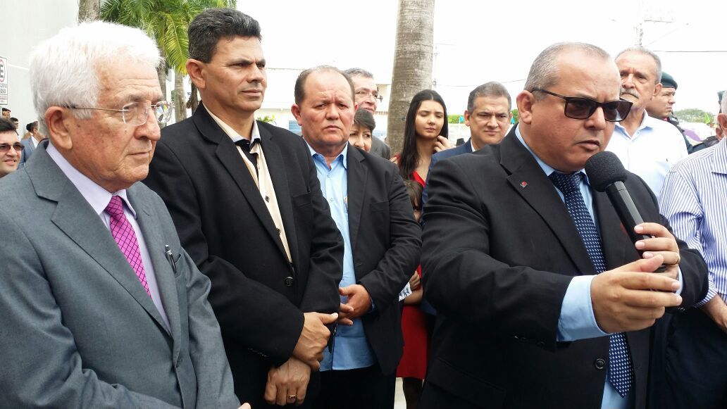 PREFEITO DE ITABAIANA RECEBE AGRADECIMENTOS DURANTE INAUGURAÇÃO DO SHOPPING PEIXOTO