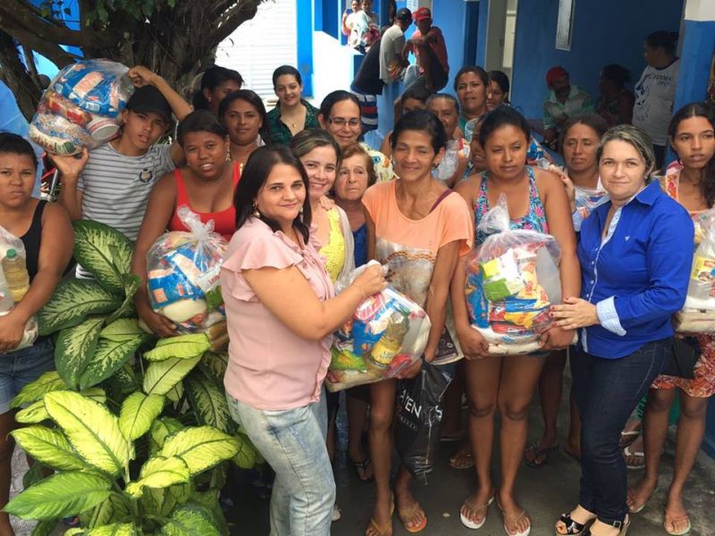 A PREFEITURA DE ITABAIANA, ATRAVÉS DA SECRETARIA DE DESENVOLVIMENTO SOCIAL, REALIZOU, NA MANHÃ DESTA SEGUNDA-FEIRA ,17, A ENTREGA DE CESTAS BÁSICAS À POPULAÇÃO DA CIDADE.