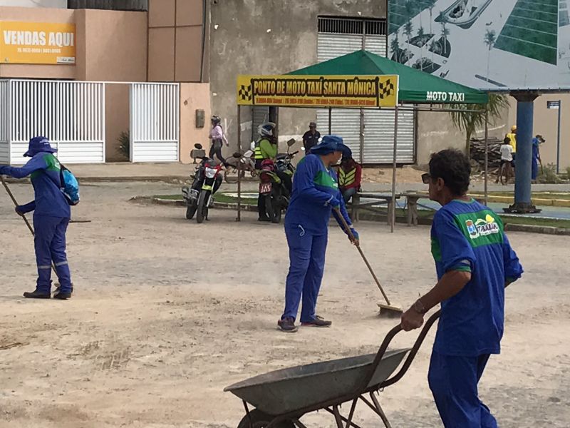 PREFEITURA DE ITABAIANA REALIZA LIMPEZA EM VÁRIAS RUAS