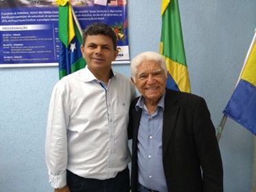 PREFEITO VALMIR DE FRANCISQUINHO RECEBE O ADVOGADO E PROCURADOR APOSENTADO EVALDO CAMPOS EM SEU GABINETE