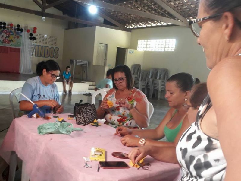 GRUPO LUZ E VIDA PROMOVE ATIVIDADES DE BELEZA NO BAIRRO QUEIMADAS