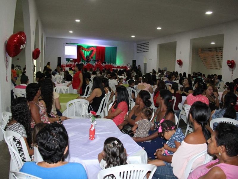 CENTROS EDUCACIONAIS REALIZAM GRANDE FESTA EM COMEMORAÇÃO AO DIA DAS MÃES