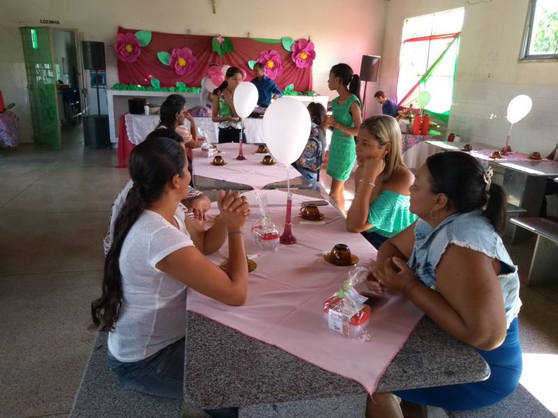 ESCOLA AGRÍCOLA REALIZA CAFÉ DA MANHÃ EM COMEMORAÇÃO AO DIA DAS MÃES