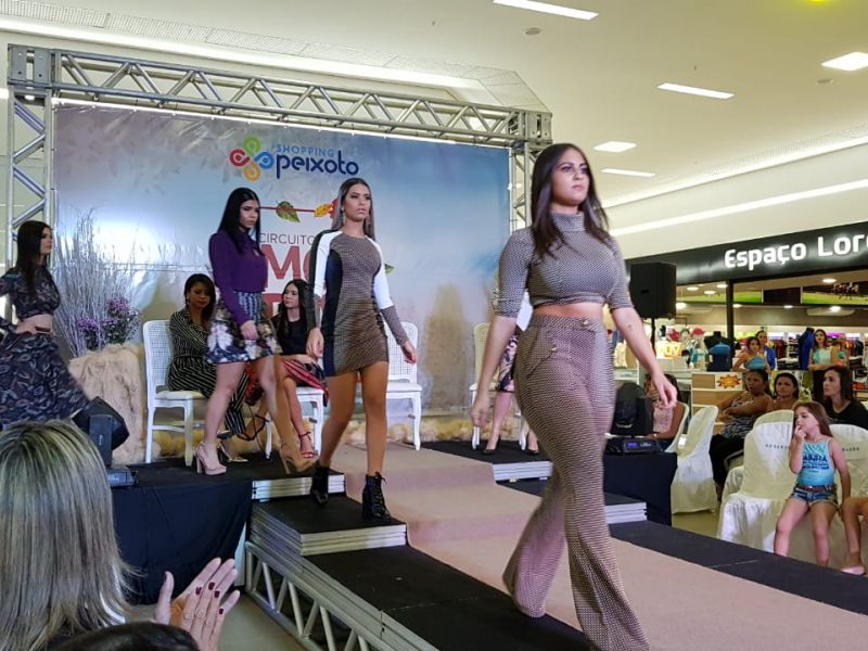 CANDIDATAS A RAINHA DOS CAMINHONEIROS SÃO DESTAQUE EM CIRCUITO DE MODA REALIZADO EM SHOPPING