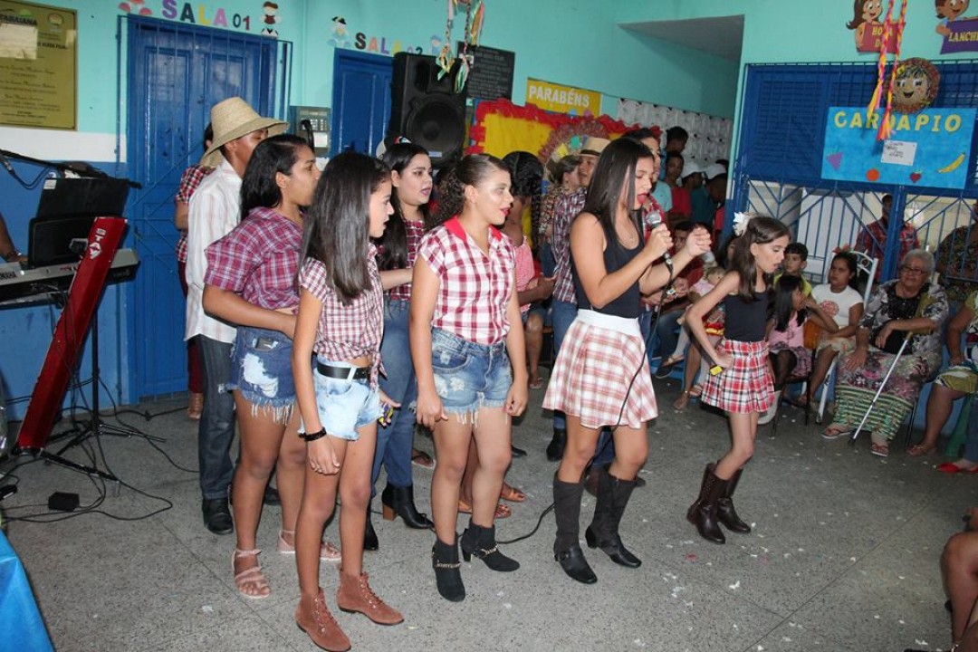 ESCOLA MUNICIPAL DR JOÃO ALVES FILHO CELEBRA SÃO JOÃO EM ANIMADO ARRAIÁ