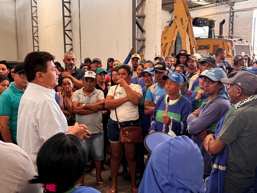 Valmir promove reunião com garis e margaridas e muda logística de limpeza de Itabaiana