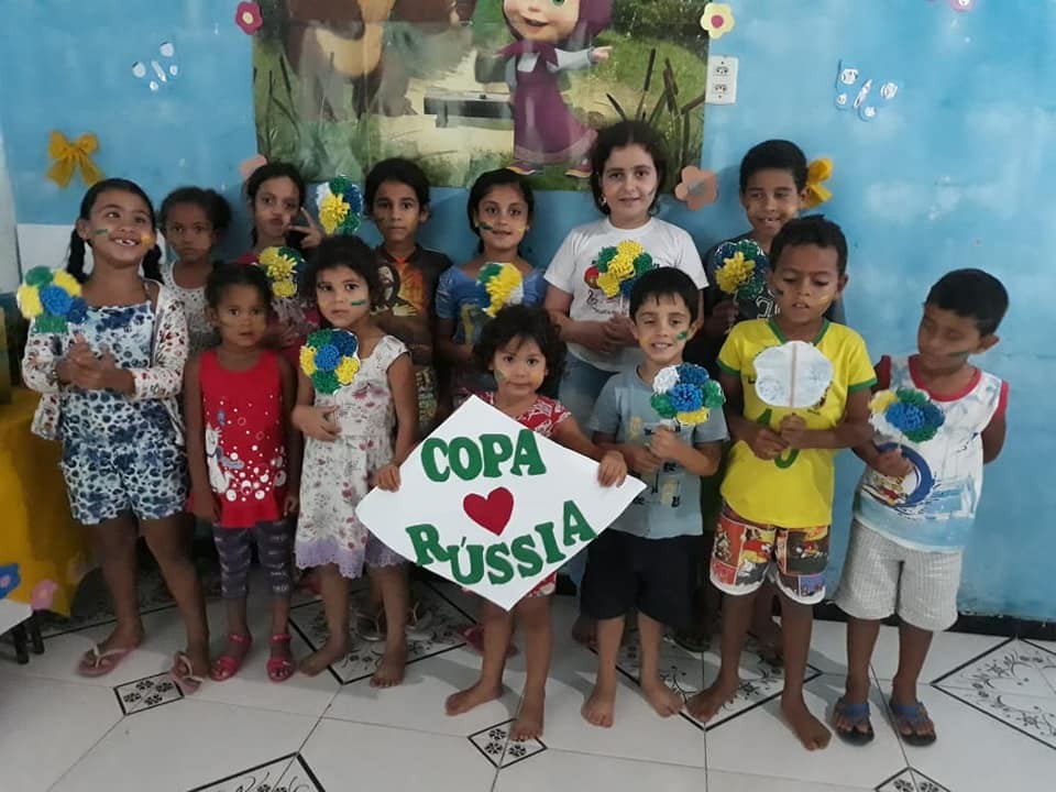 CRIANÇAS DO POVOADO RIO DAS PEDRAS VIVEM MOMENTO PATRIOTA POR OCASIÃO DA COPA DO MUNDO