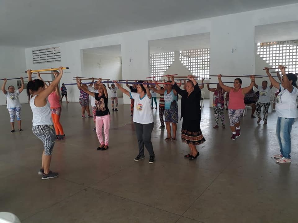 GRUPO LUZ E VIDA PROMOVE AULA DE ARTESANATO, GINÁSTICA E JOGOS COM SEUS PARTICIPANTES