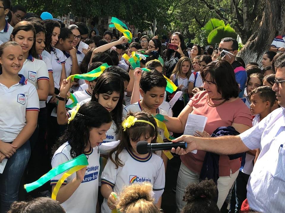 APRESENTAÇÃO DE ALUNOS DO COLÉGIO ARCO-ÍRIS MARCA COMEMORAÇÕES DA SEMANA DA PÁTRIA