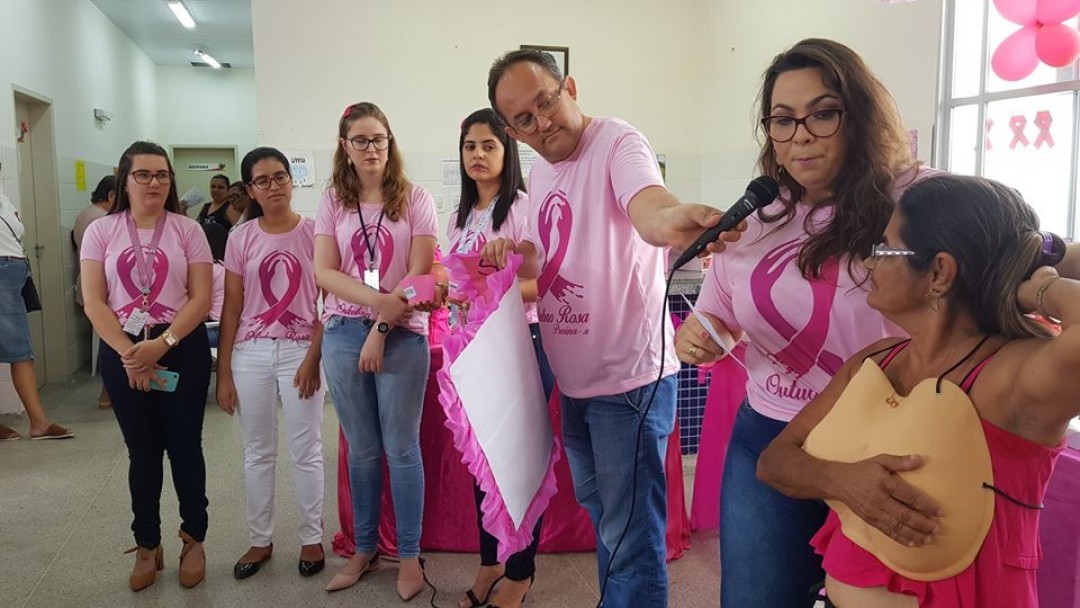 EQUIPE DA UBS DO SÍTIO PORTO COMEMORA OUTUBRO ROSA COM COMUNIDADE