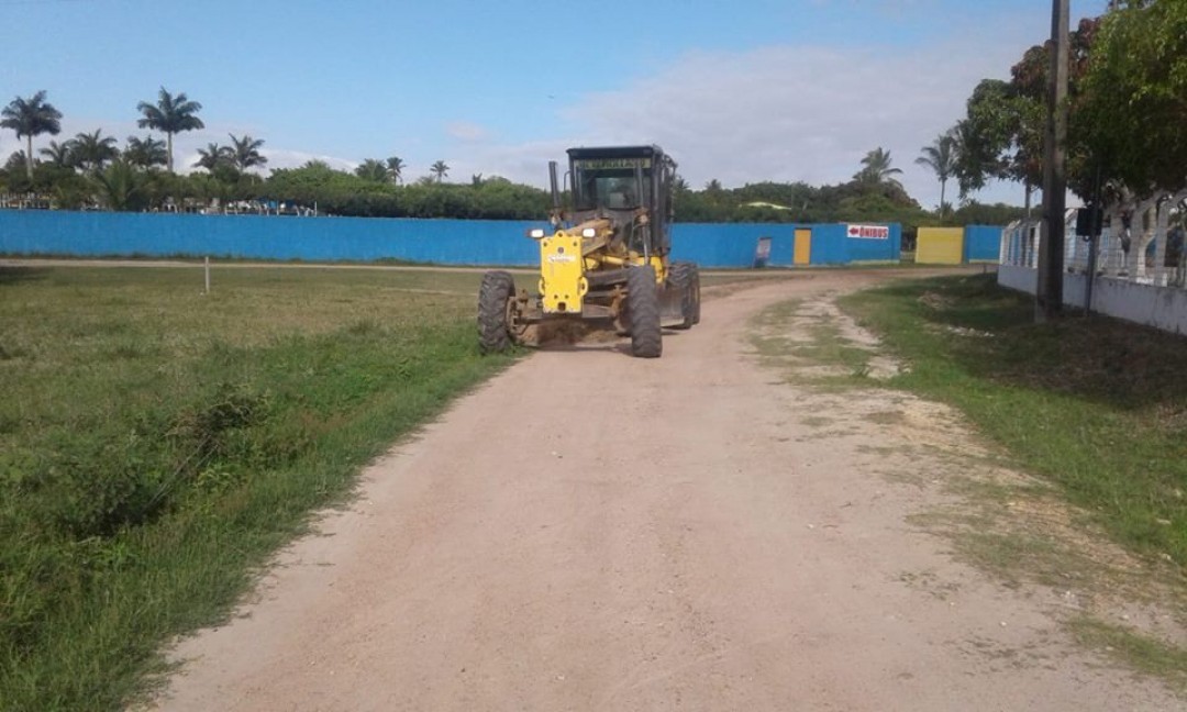 SECRETARIA DE OBRAS AVANÇA COM SERVIÇOS DE TERRAPLANAGEM EM ESTRADAS