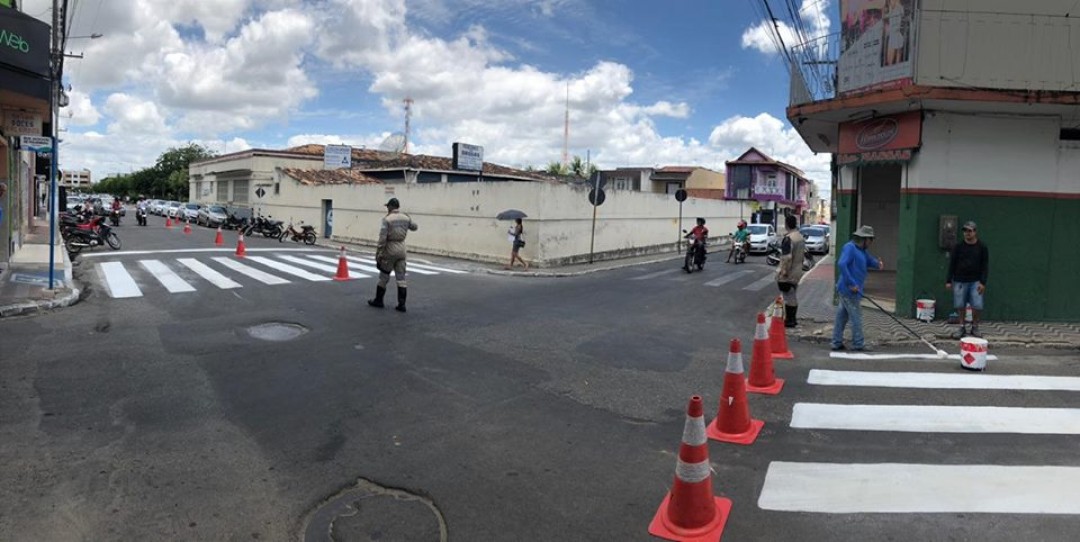 SMTT FAZ MANUTENÇÃO DE SINALIZAÇÃO NO CENTRO