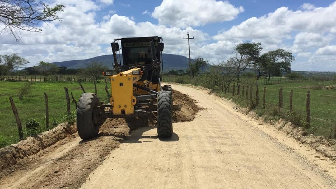 SECRETARIA DE OBRAS REALIZA SERVIÇO DE MANUTENÇÃO DE ESTRADAS EM POVOADOS NESTE FIM DE SEMANA