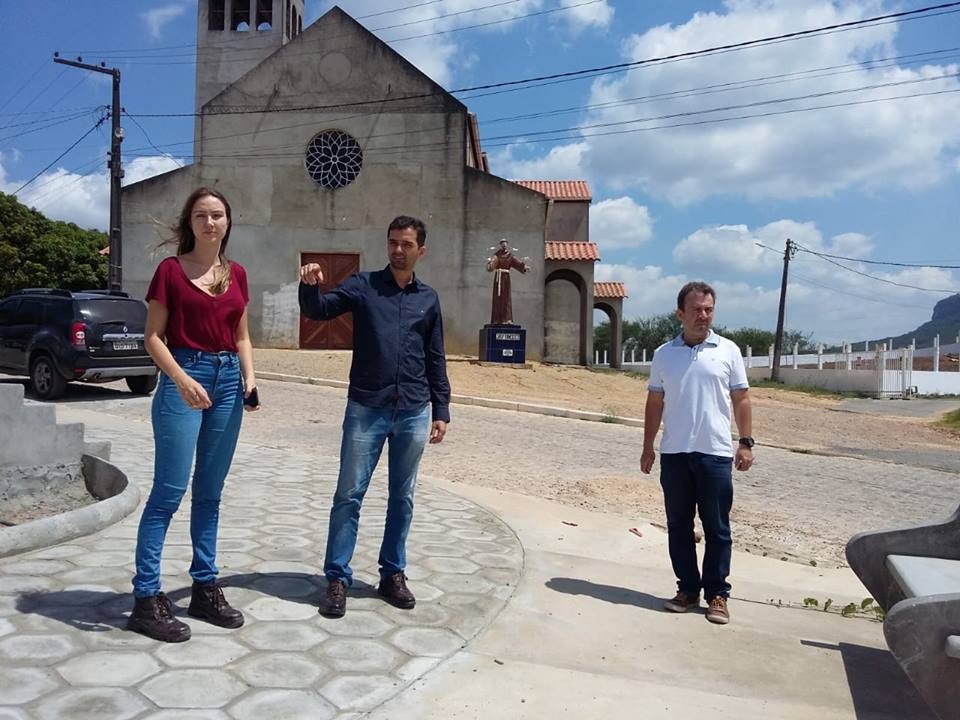 SECRETÁRIO DE OBRAS VISITA COMUNIDADES DE RIO DAS PEDRAS E PÉ DO VEADO