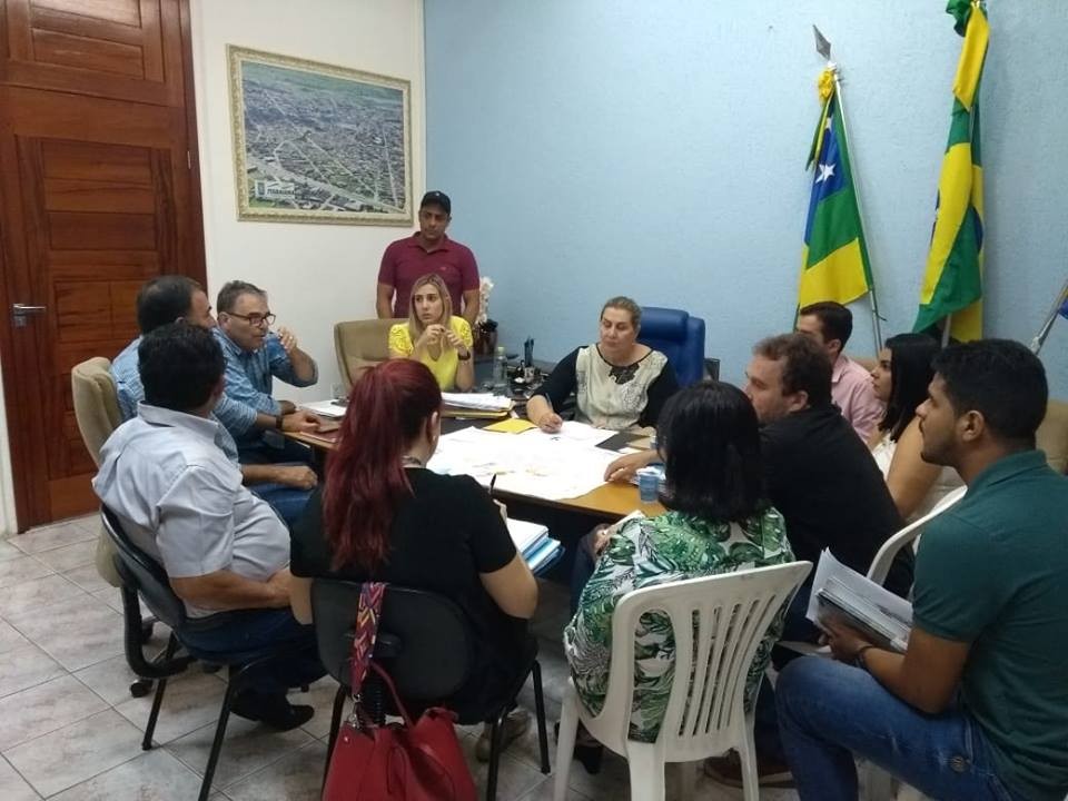 PREFEITA DE ITABAIANA SE REÚNE COM DIRETOR DE MEIO AMBIENTE DA DESO