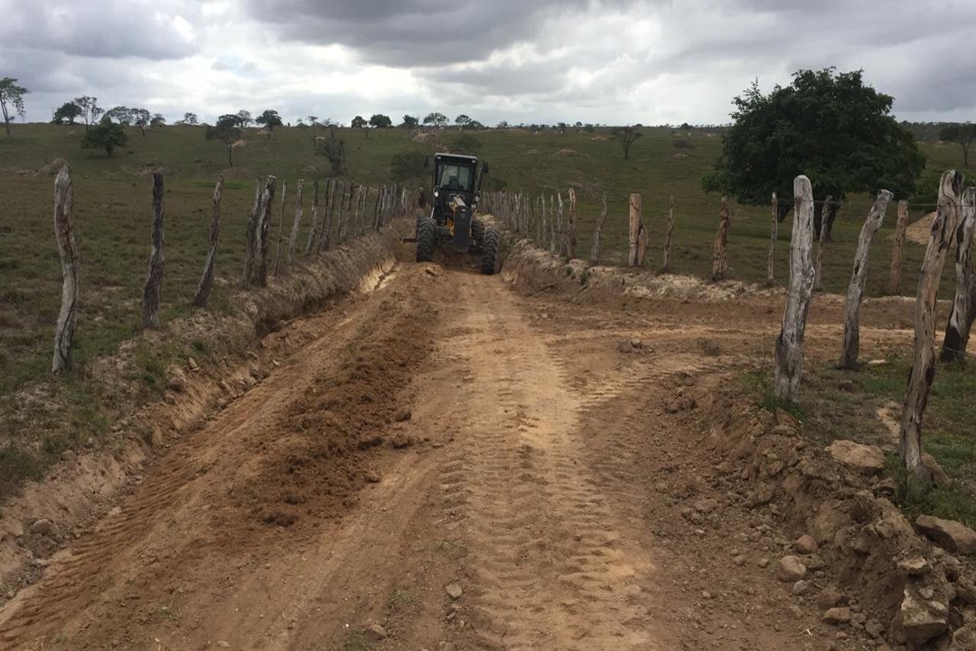 SECRETARIA DE OBRAS SEGUE COM O TRABALHO DE PATROLAMENTO NAS ESTRADAS RURAIS