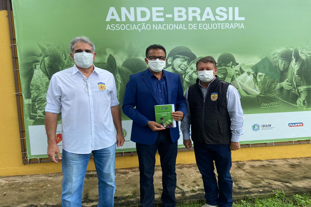 Em Brasilia, Prefeito Adailton visita a ANDE para implantar Equoterapia em Itabaiana