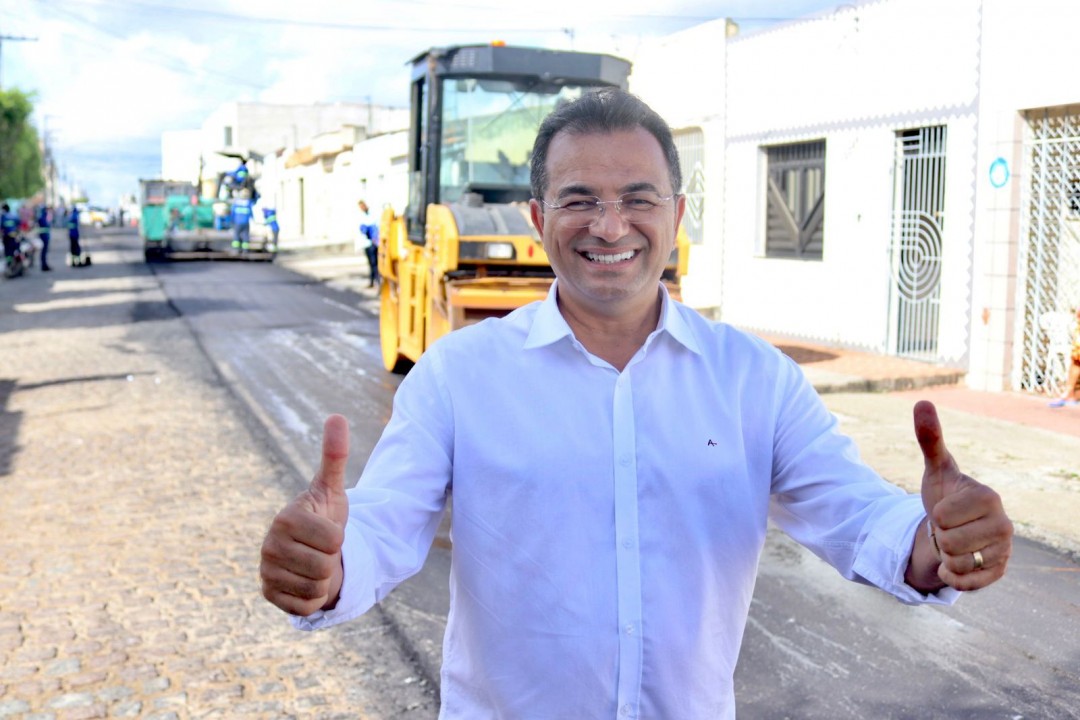 O asfalto chegou em 19 ruas do bairro Bananeiras, em Itabaiana