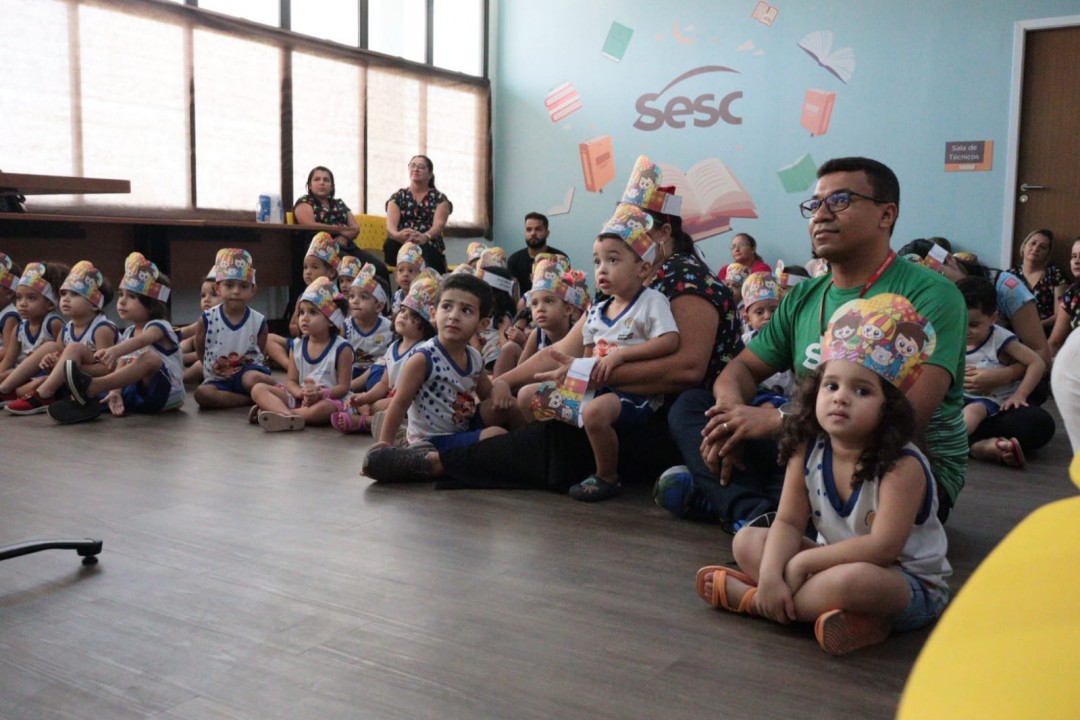 Alunos da Creche Vovó Nininha participam de ação do Dia do Livro em parceria com o SESC