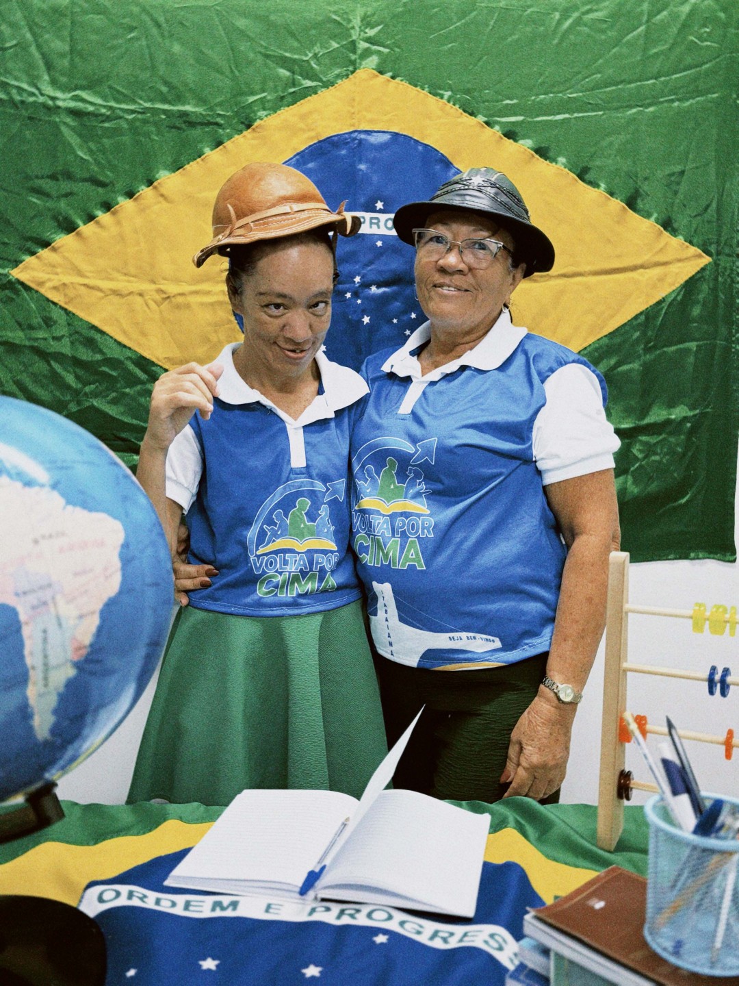 Cada sorriso, uma história: alunos do “Volta por Cima” da Escola Municipal Professora Maria Elizete Santos eternizam o retorno à sala de aula com fotos