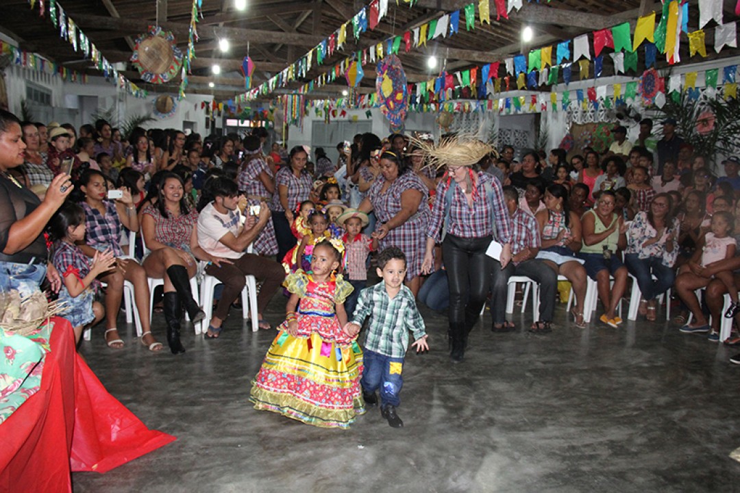 CRECHE COMUNITÁRIA PROFESSORA LAURA MARIA REALIZA ANIMADA FESTA JUNINA