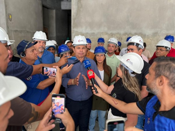 Prefeito Valmir de Francisquinho e equipes da Prefeitura Municipal participam de visita técnica em obras que estão em execução em Itabaiana