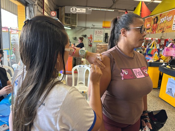 Vacinação e serviços de saúde agora toda quarta no Mercadão e no GBarbosa