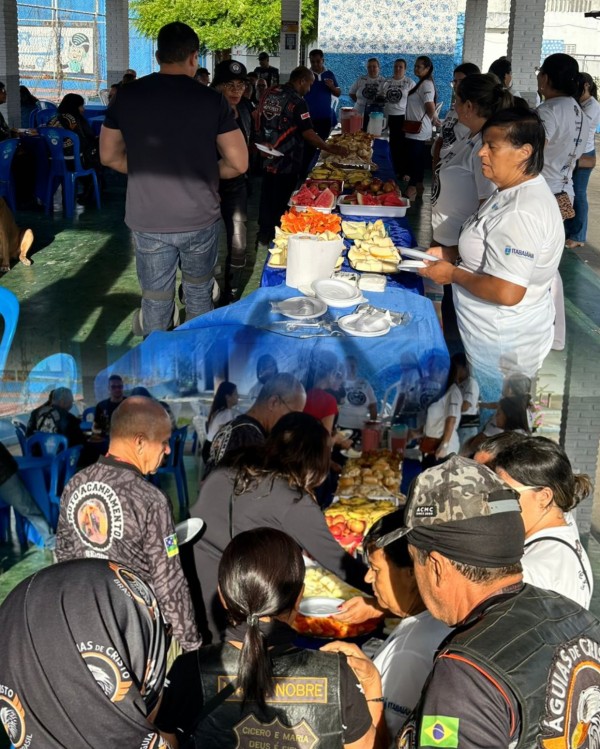 Prefeitura oferece café da manhã aos motociclistas que estão em Itabaiana participando do Moto Fest