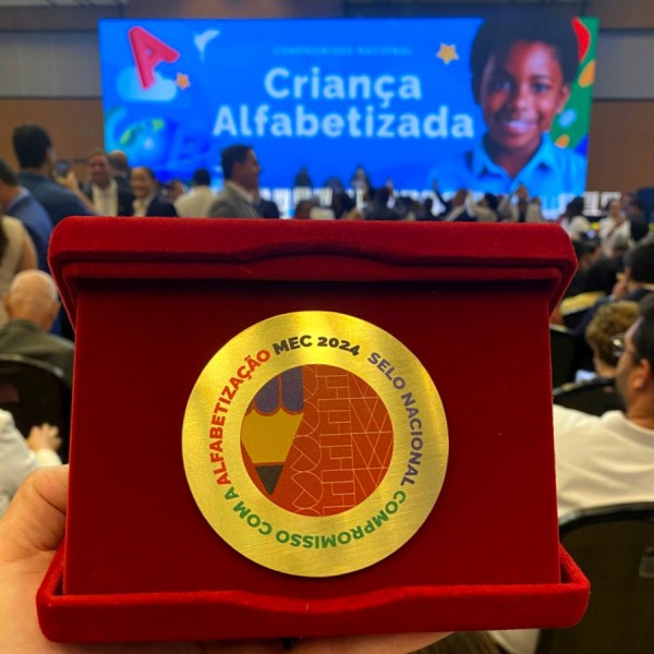 Representada pelo prefeito Zequinha da Cenoura e o Secretário Éder de Jesus, Itabaiana receberá em Brasília, o Selo Ouro Nacional Compromisso com a Alfabetização