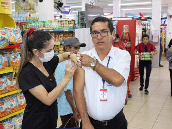 Governo de Itabaiana inicia vacinação às quartas e sextas-feiras nos Supermercados Messias e Irmãos Peixoto
