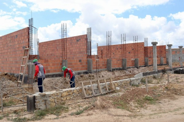 Construção da Escola Clara Meireles Teles segue avançando em ritmo acelerado