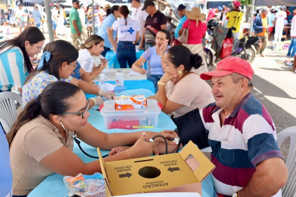 Novembro Azul: Secretaria de Saúde realiza ação na feira livre