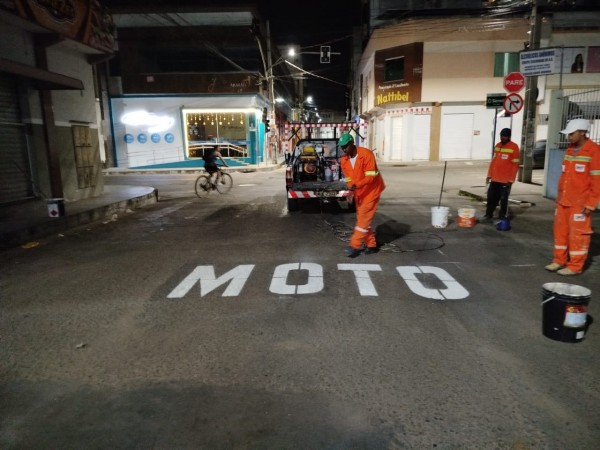 SMTT inicia serviço de sinalização e instalação de semáforos em dois cruzamentos bastante movimentados no Centro de Itabaiana