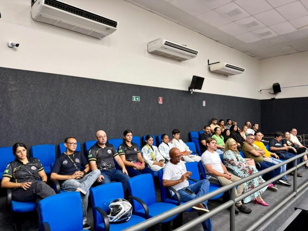 Prefeitura de Itabaiana realiza reunião e entrega à Câmara de Vereadores os projetos de subvenções que visam beneficiar 13 instituições