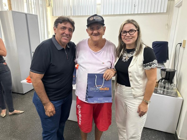 Prefeitura de Itabaiana realiza mais uma entrega de óculos de grau e próteses dentárias à população