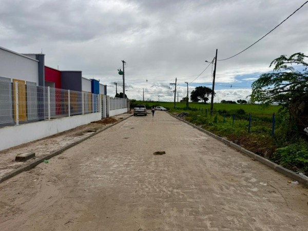 Pavimentação a paralelepípedo de várias ruas do Bairro Queimadas, em Itabaiana, está quase finalizada