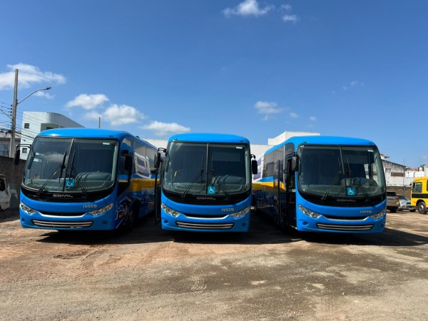 Prefeitura de Itabaiana entrega três novos ônibus destinados à Associação Itabaianense dos Universitários