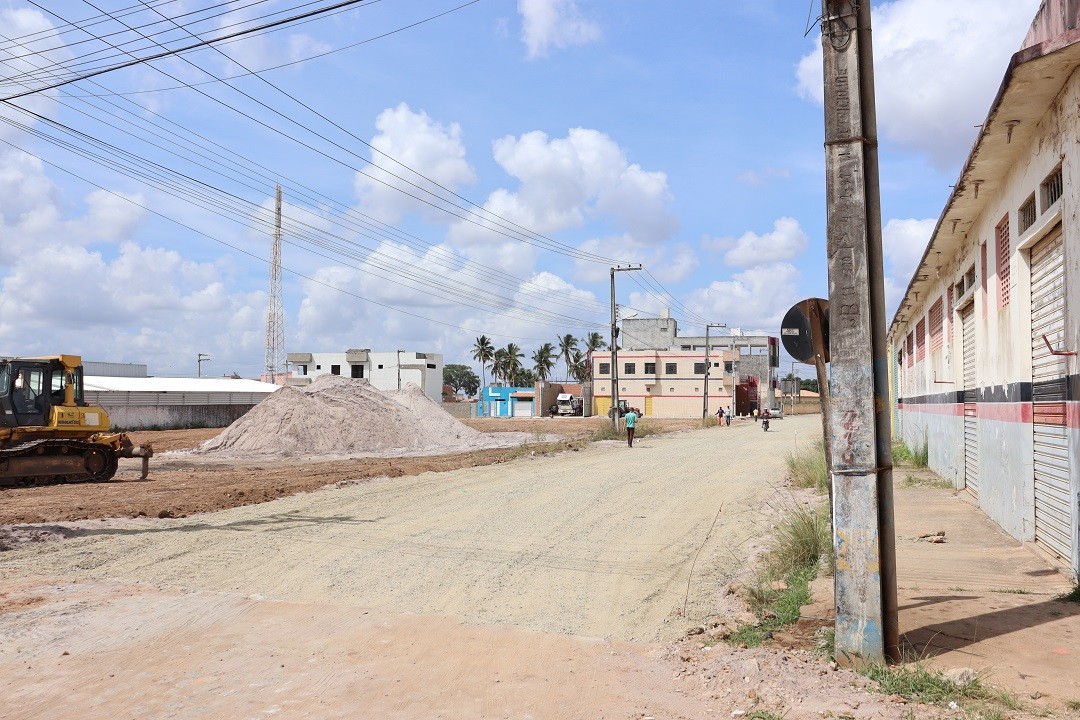 Ruas do Bairro Oviêdo Teixeira são preparadas para receber pavimentação asfáltica