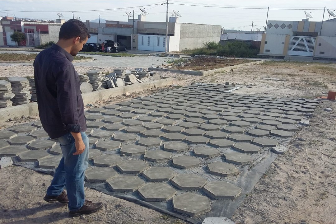 LOTEAMENTO PARAÍSO DA SERRA SENDO ATENDIDO PELA SECRETARIA DE OBRAS