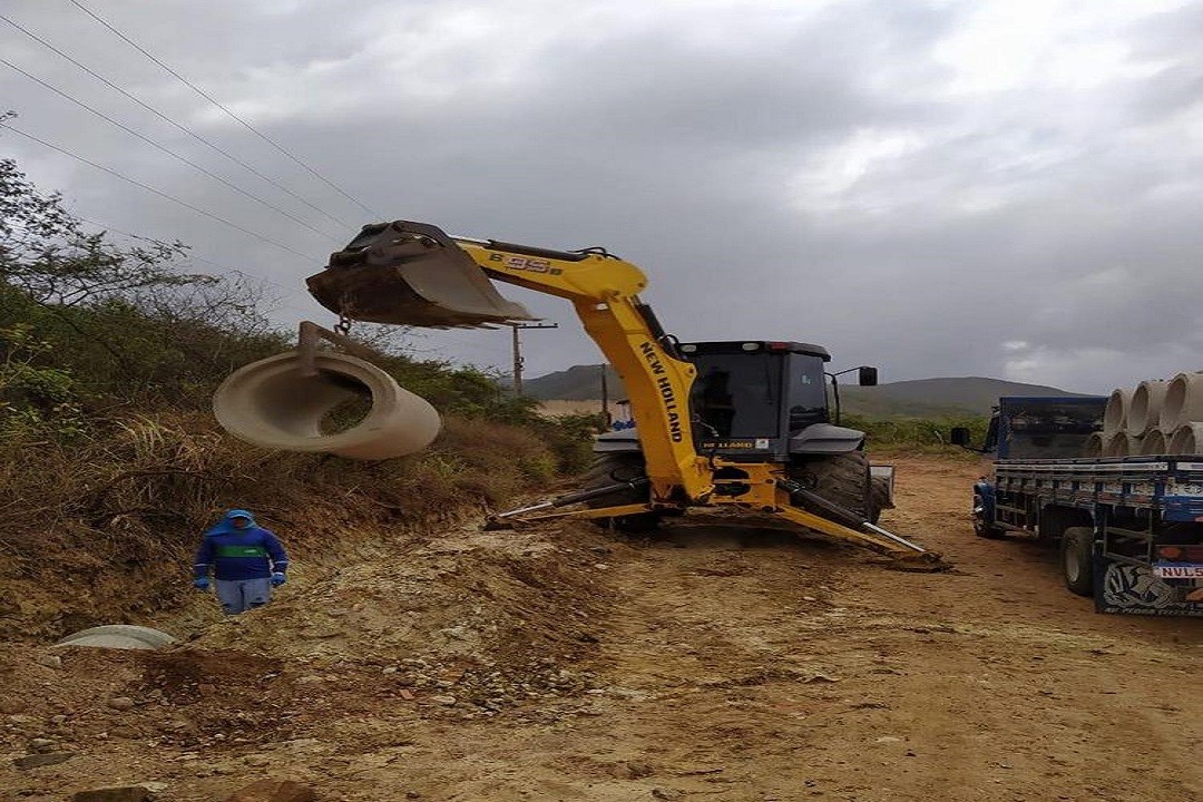 Obras de drenagem são realizadas no Povoado Rio das Pedras