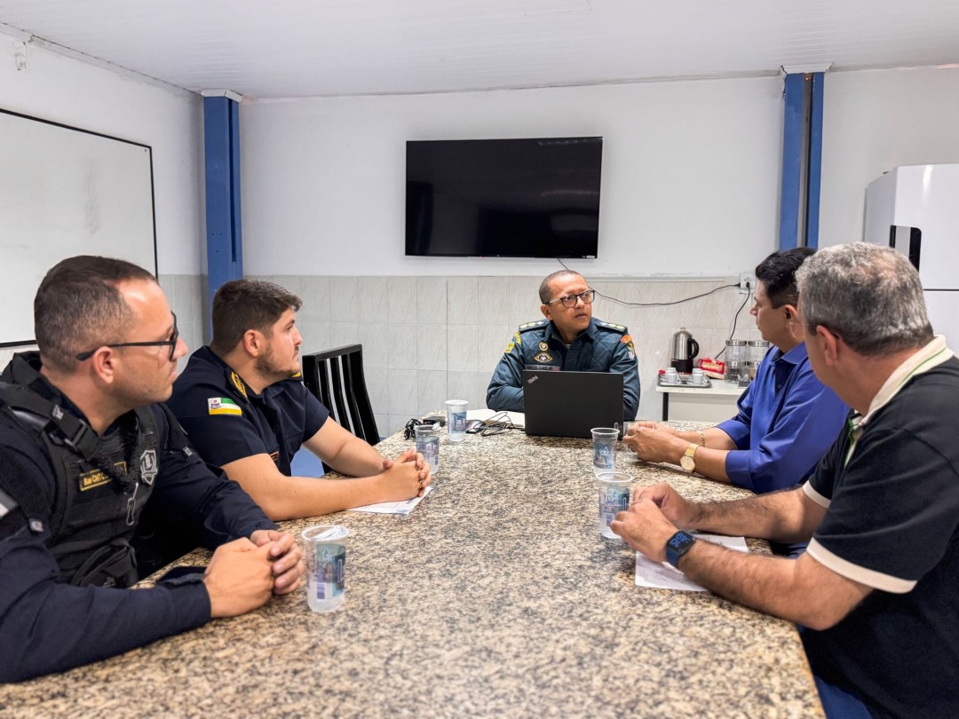 Prefeito Valmir se reúne com comandante da PM para tratar da segurança da 58ª Festa dos Caminhoneiros