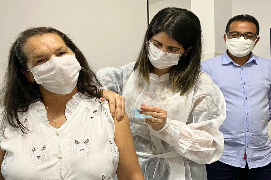 Técnica em enfermagem é a primeira itabaianense a ser vacinada contra o Coronavírus