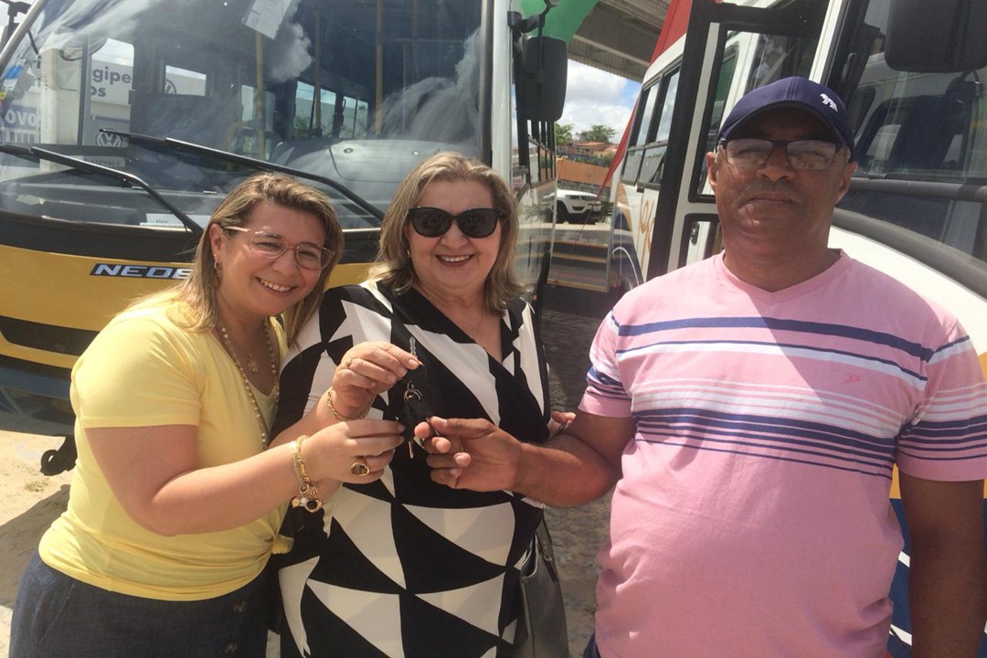 SECRETARIA DE DESENVOLVIMENTO SOCIAL GANHA MICRO-ÔNIBUS