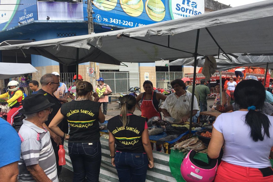 VIGILÂNCIA SANITÁRIA FAZ INSPEÇÃO NA FEIRA LIVRE