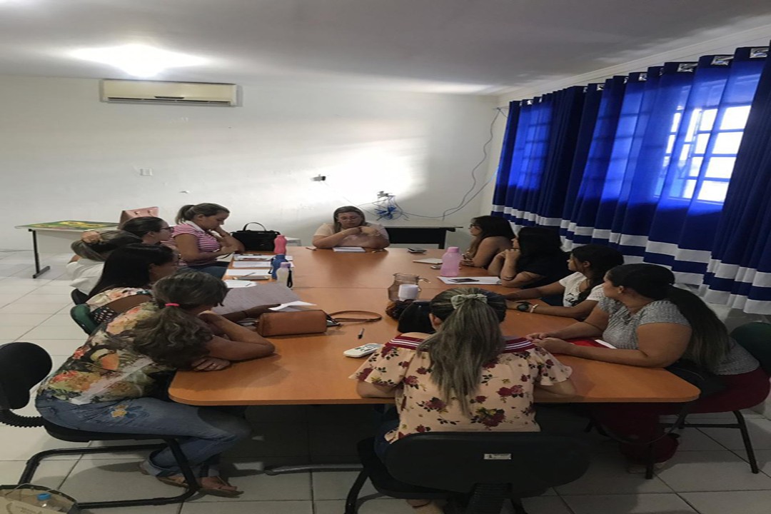 SECRETARIA DE DESENVOLVIMENTO SOCIAL FAZ REUNIÃO COM EQUIPE TÉCNICA