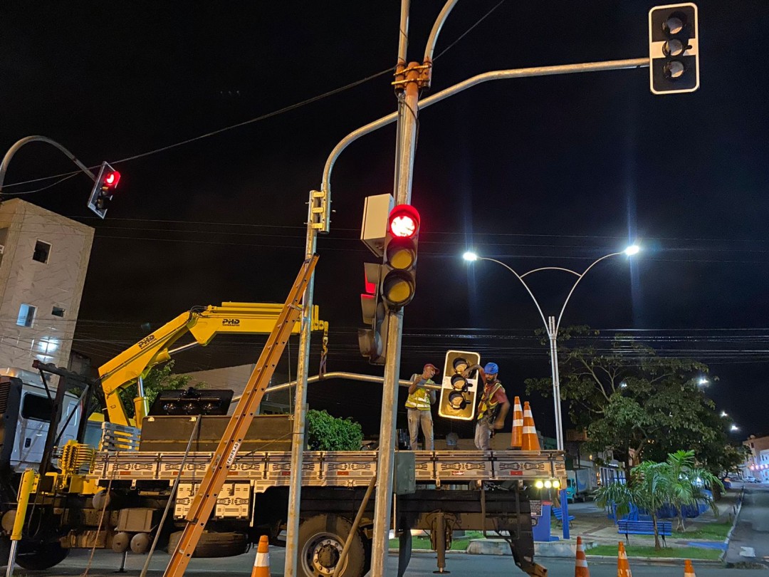 Governo de Itabaiana inicia instalação de semáforos inteligentes por toda a cidade