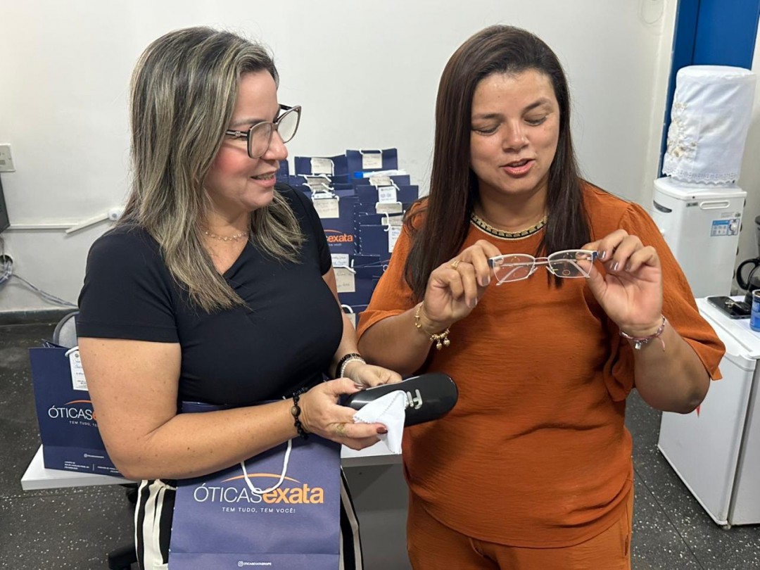 “Enxergar Bem”: Saúde entrega mais 77 óculos de grau à população itabaianense