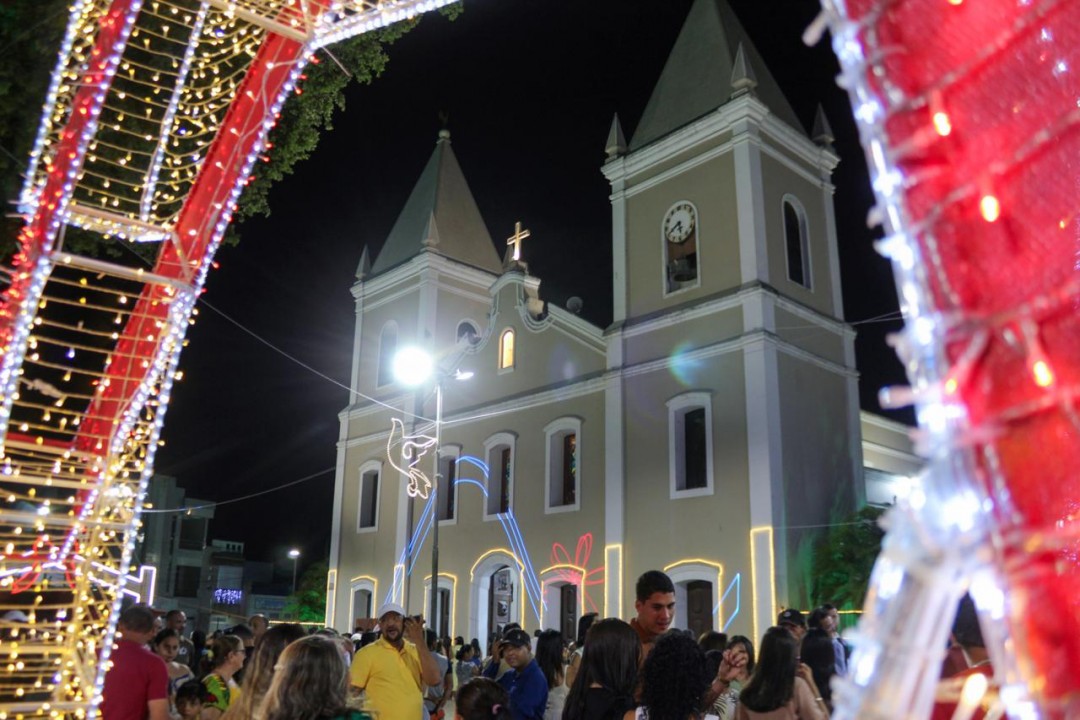 Com inauguração da decoração natalina, Prefeitura de Itabaiana inicia programação do “Natal Luz"
